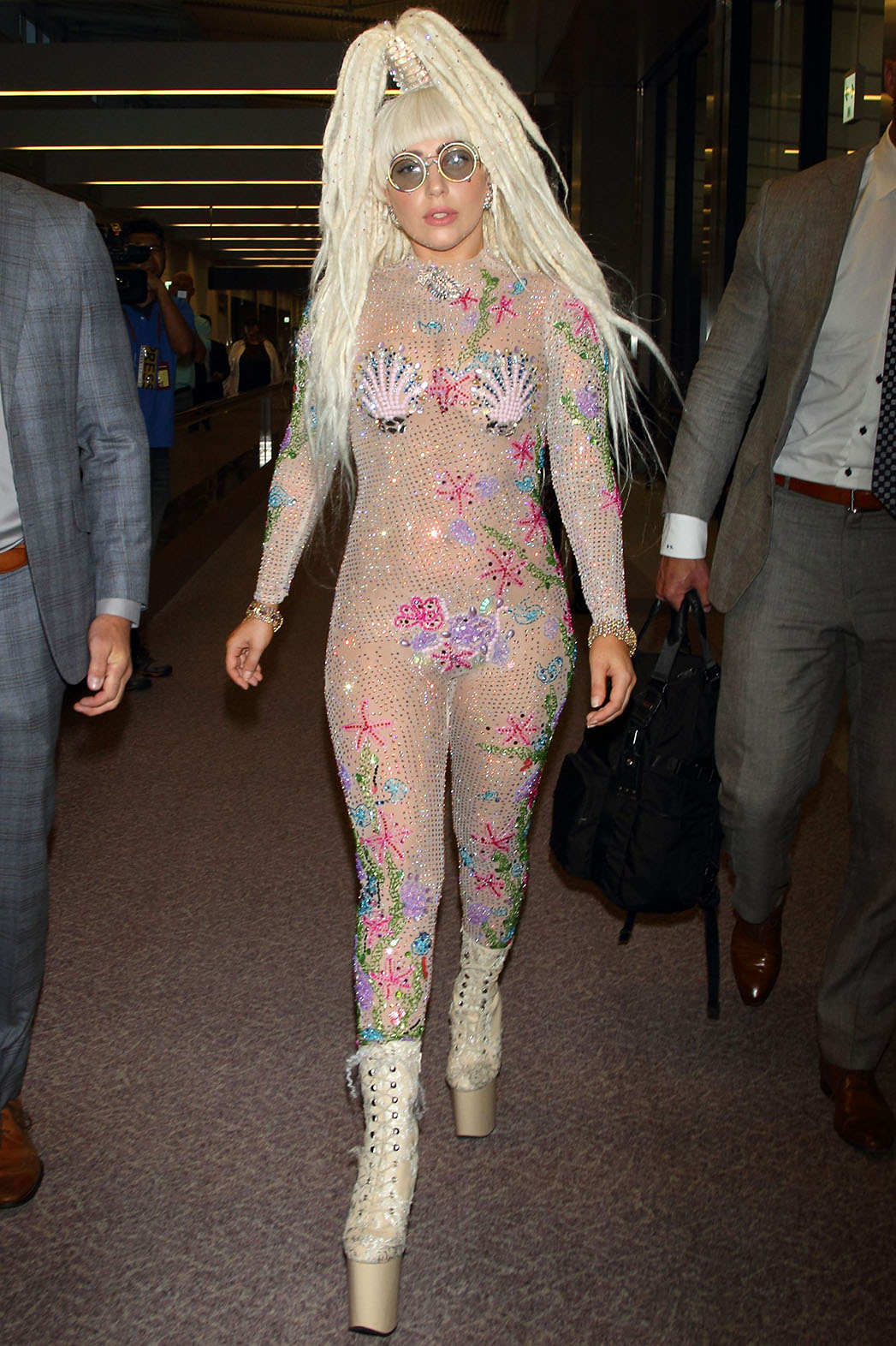 Gaga Nude knees pov