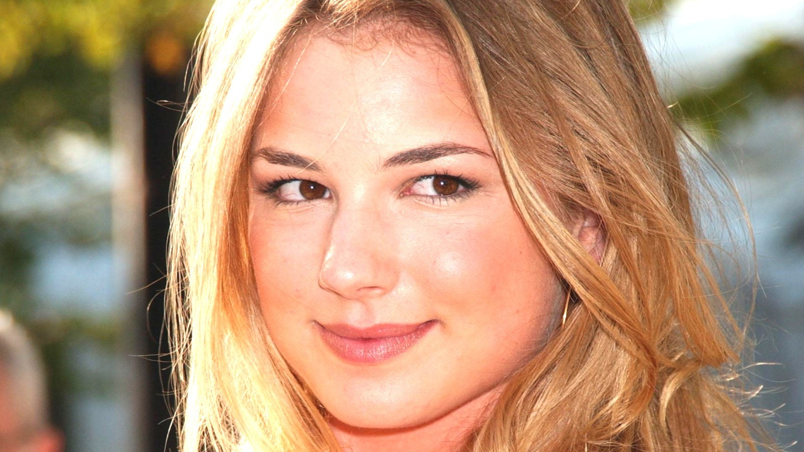classic coke recommends emily vancamp nude pic