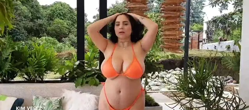 abdalla darwish add latina boob flash photo