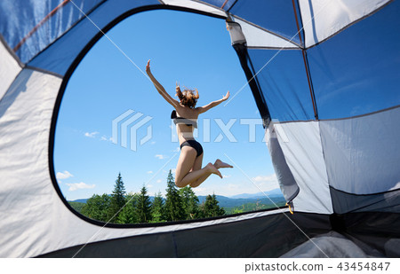 naked women camping