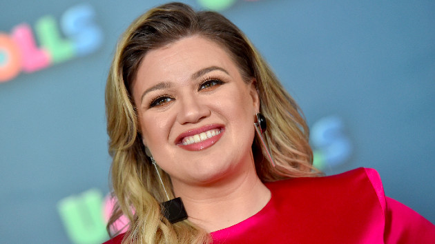 daniel savery recommends naked pictures of kelly clarkson pic