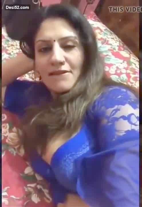 Mobile Porn Desi has erection