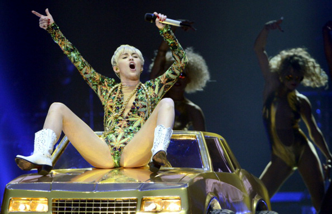 dan rydell share miley cyrus crotch shot photos