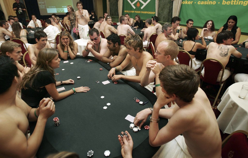 Strip Poker Naked gf models