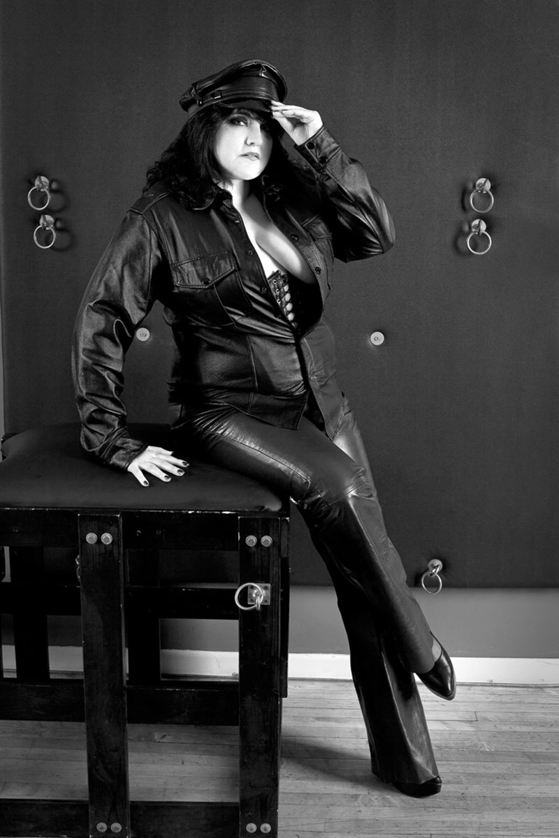 anne gobi share leather dominatrix photos