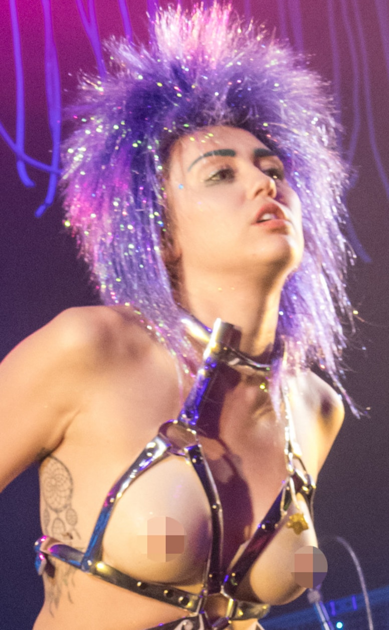 angie beaumont add miley cyrus nude on stage photo