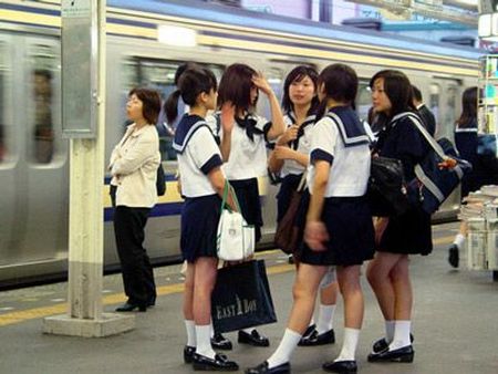 aimee oliver recommends japanese subway groping pic
