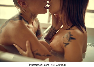 Lesbians Making Out In Shower friend videos