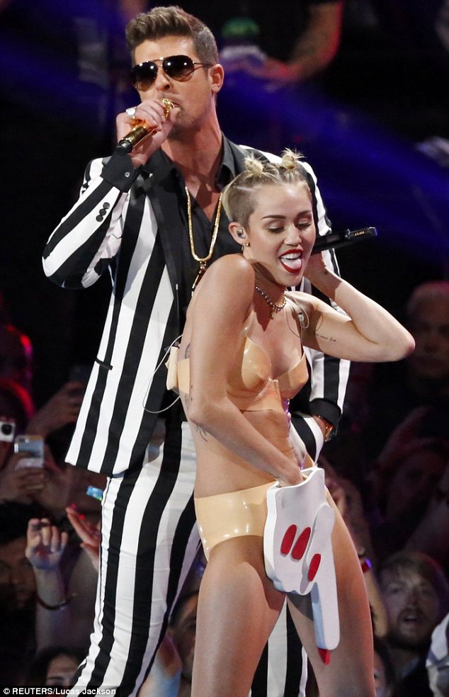 damon rao recommends Miley Cyrus Naked Performance