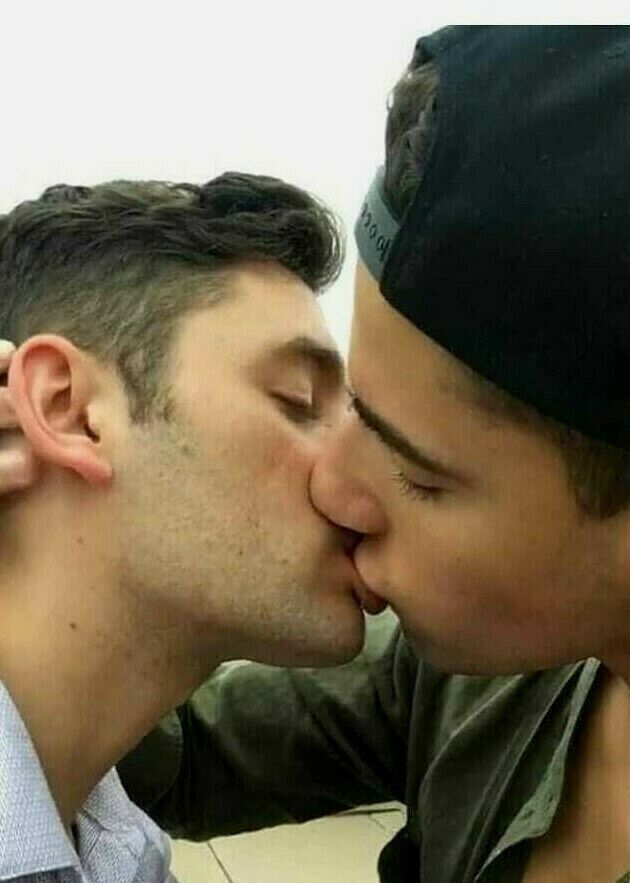 carlos lopez aedo share men kissing hot photos