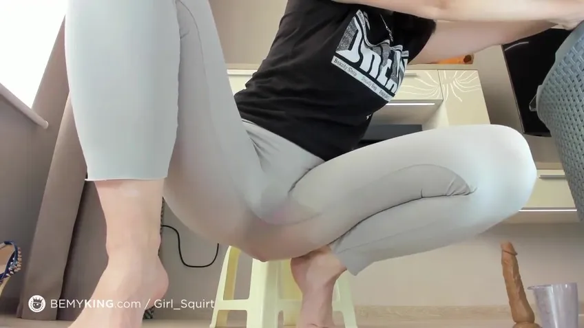 Squirt Through Leggings blind experiment