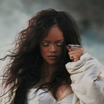 becky nosal recommends Hot Rihanna Photos