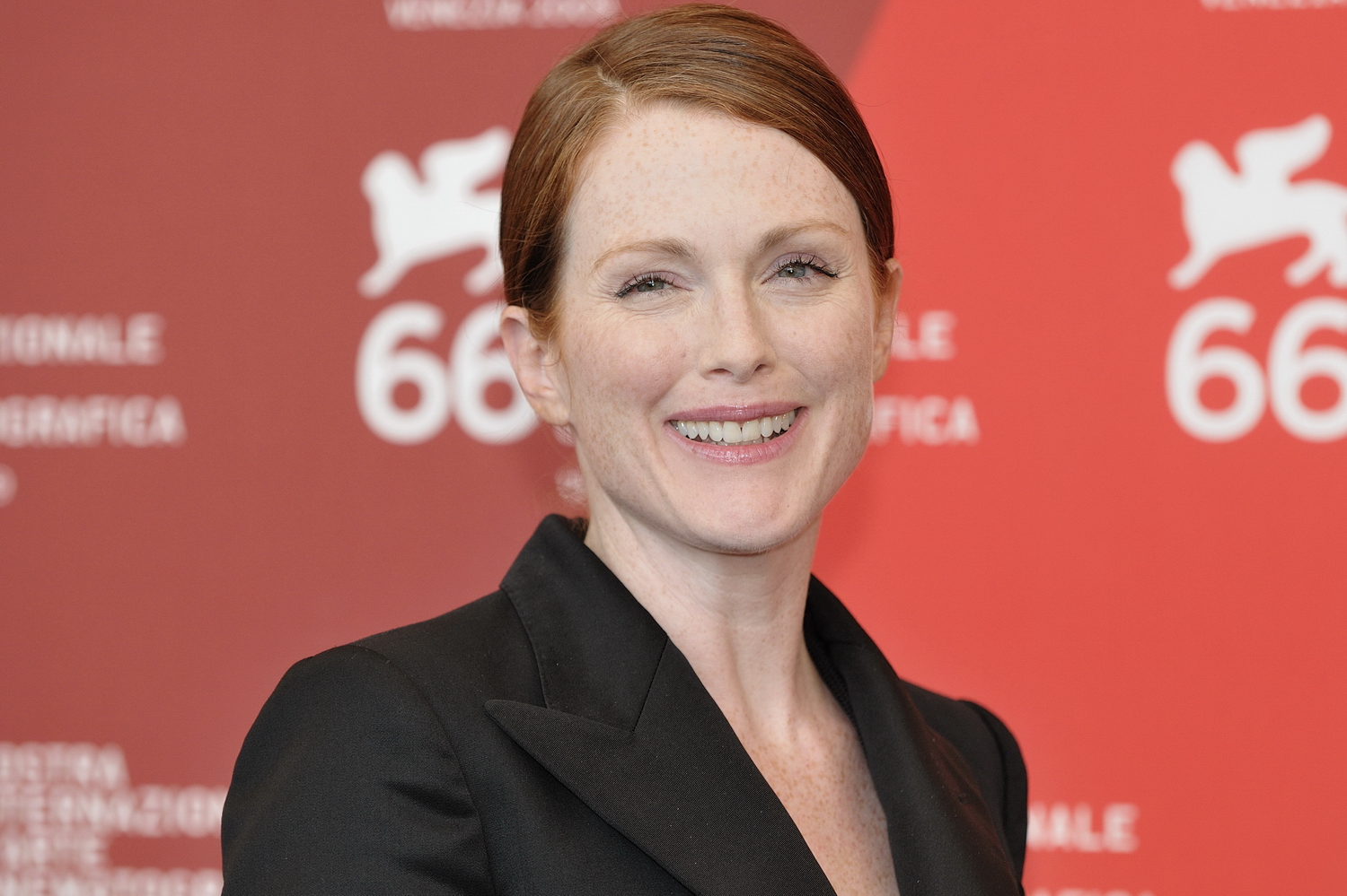 barbara lamping recommends Julianne Moore Nide