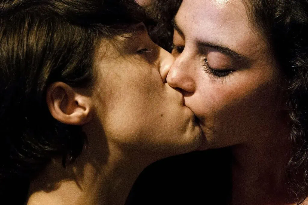 chris lavender recommends lesbians make passionate love pic