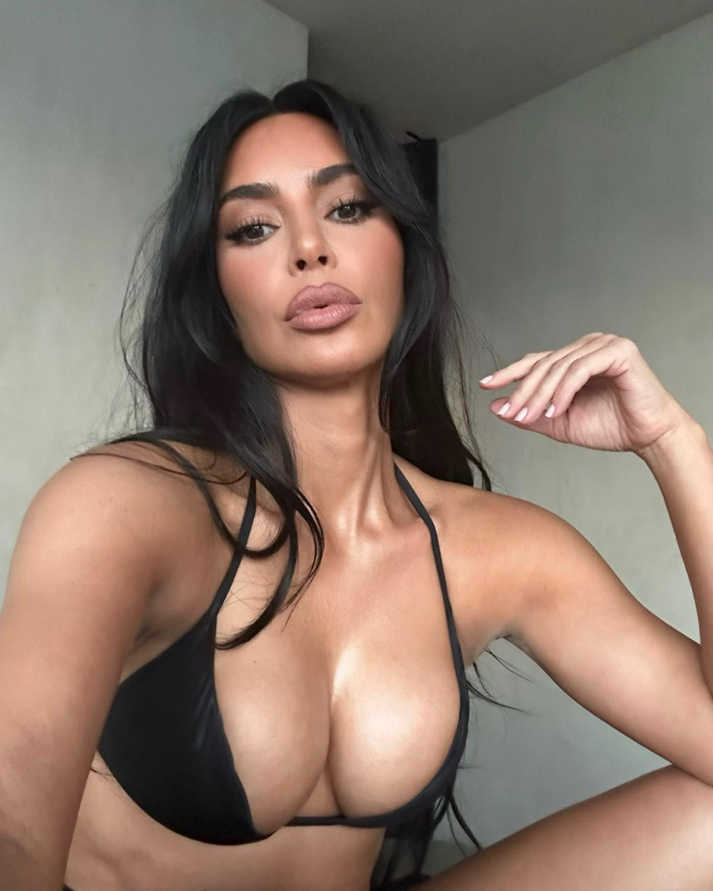 cassie plummer recommends kim kardashian sexy video pic