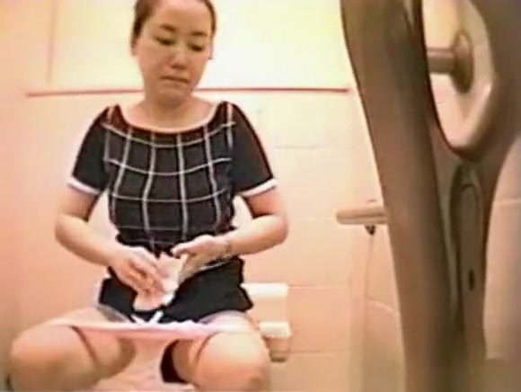ana tea recommends public toilet voyeur pic