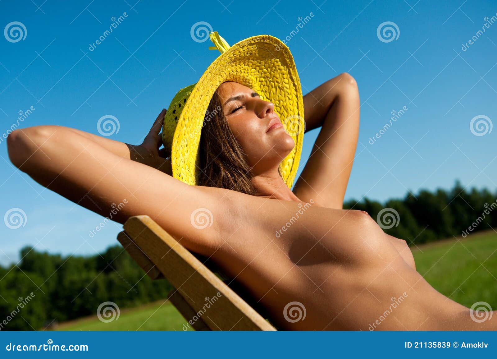 Women Naked Sunbathing nikki sexx